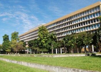 UFRJ abre processo seletivo para professor; 54 vagas e salários de até R$ 3 mil