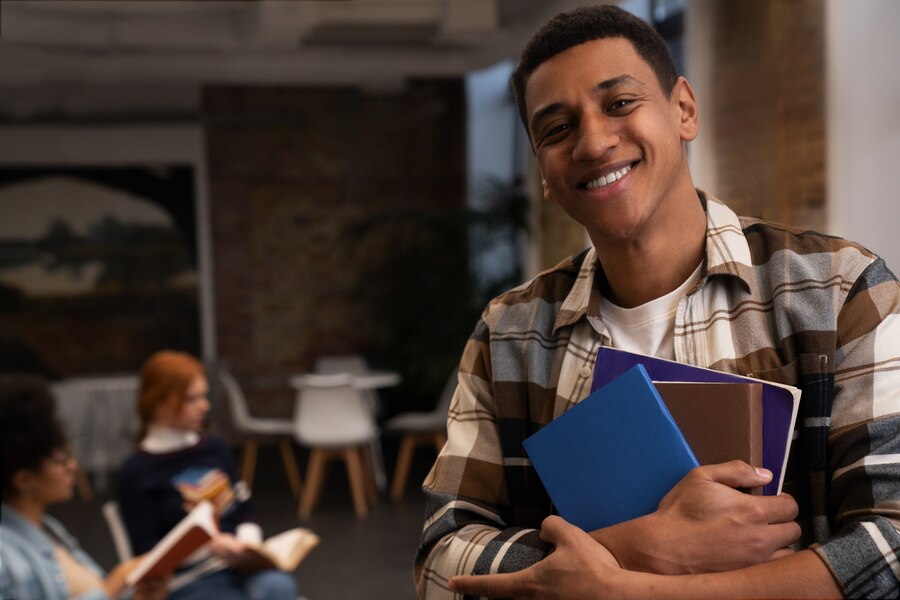 os cursos são oferecidos a distância através do programa Universidade Aberta do Brasil (UAB). 