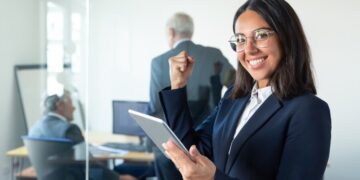 500 VAGAS de estágio! Feira de tecnologia oferece oportunidades pera trainee e emprego.