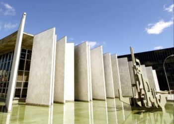 TCE-PR: concurso para auditor recebe inscrições até junho; salário de R$ 22 mil