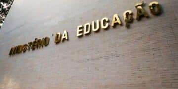 MEC disponibiliza 80 mil BOLSAS para cursos de LICENCIATURA; Veja como participar