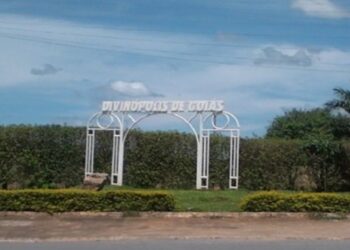 Divinópolis GO: 100 vagas e cadastro reserva; salários até R$ 12 mil