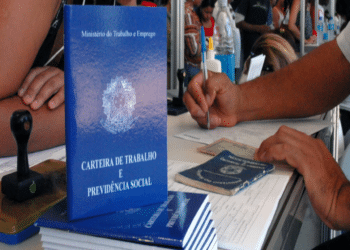 Agência do Trabalhador Anuncia Mais de 900 Vagas de Emprego