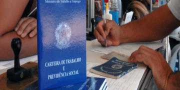 Agência do Trabalhador Anuncia Mais de 900 Vagas de Emprego