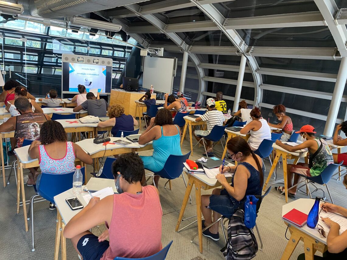 cursos e oficinas gratuitas