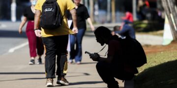 Estudo Revela Aumento na Oferta de Vagas de Estágio no Primeiro Semestre de 2024. Imagem: Agência Brasil.