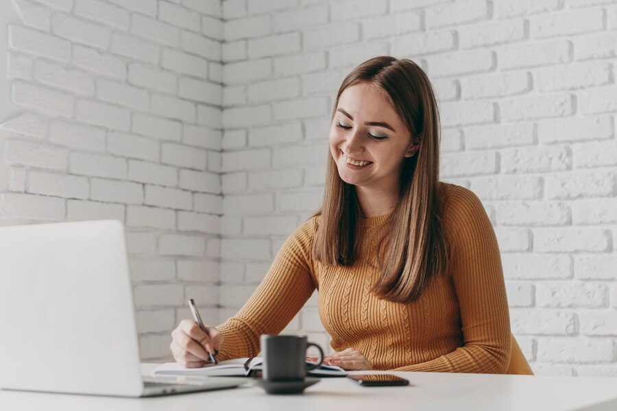 Aprenda programação no conforto de sua casa com os cursos da USP.