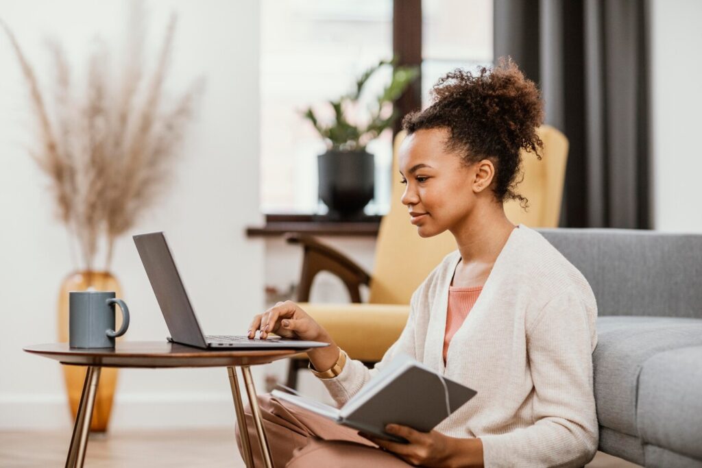 R$ 2.800 mensais sem sair de casa: não perca essa chance de emprego home office!