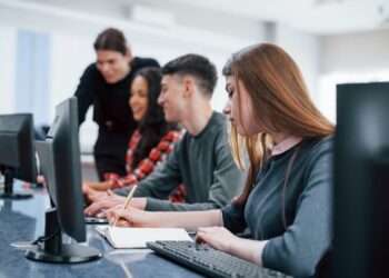 Por dentro dos cursos da IBM: como participar e conquistar sua certificação em TI.