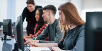 Por dentro dos cursos da IBM: como participar e conquistar sua certificação em TI.