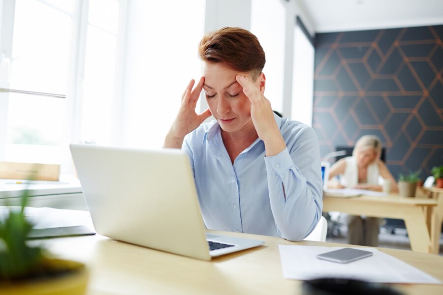 Gerencie o estresse no trabalho e melhore sua saúde mental.