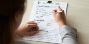 Aprenda a fazer um currículo criativo para aumentar suas chances de emprego.