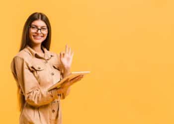 Cursos online gratuitos proporcionam acesso a conhecimento de qualidade sem custos. Imagem: Freepik