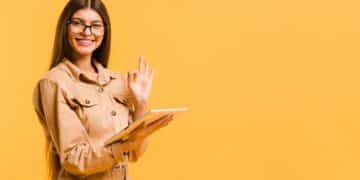 Cursos online gratuitos proporcionam acesso a conhecimento de qualidade sem custos. Imagem: Freepik