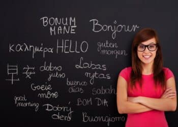 Estude inglês, francês ou espanhol com material didático de qualidade. Imagem: Freepik/gpointstudio