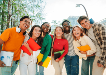 Os adolescentes e as tecnologias. Imagem: Prepara Cursos