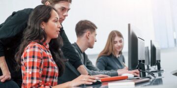 Oportunidade imperdível! 8 cursos gratuitos para dominar tecnologia e IA