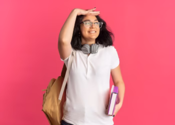 Vagas de cursos de graduação no Fies 2025. Imagem: Freepik/stockking