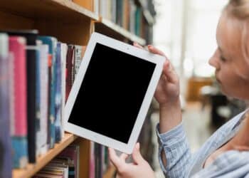 Livros grátis para download. Imagem: Freepik