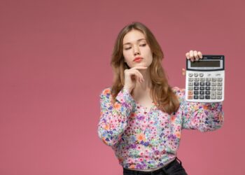 Calcule sua média no Enem e compare com a média nacional. Imagem: Freepik/ KamranAydinov
