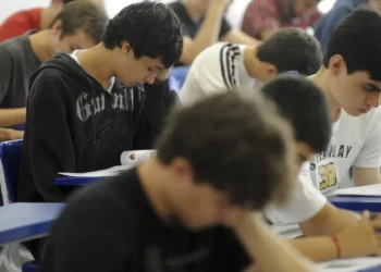 estudantes novo ensino médio 2025