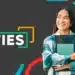 Estudante sorridente segurando cadernos ao lado do logotipo do FIES