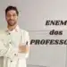 Imagem de um professor sorrindo em frente a um quadro, com o título 'Enem dos Professores' sobreposto.