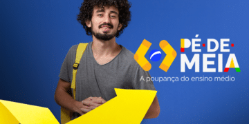 Imagem do programa Pé-de-Meia 2025 com um estudante sorrindo e segurando uma mochila, destacando a poupança do ensino médio.