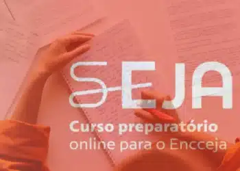 Mão escrevendo em caderno com materiais de estudo ao redor, destacando curso para o encceja gratuito.