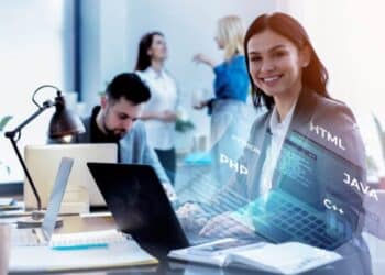 Profissional trabalhando com tecnologia e habilidades de programação no futuro do mercado de trabalho.