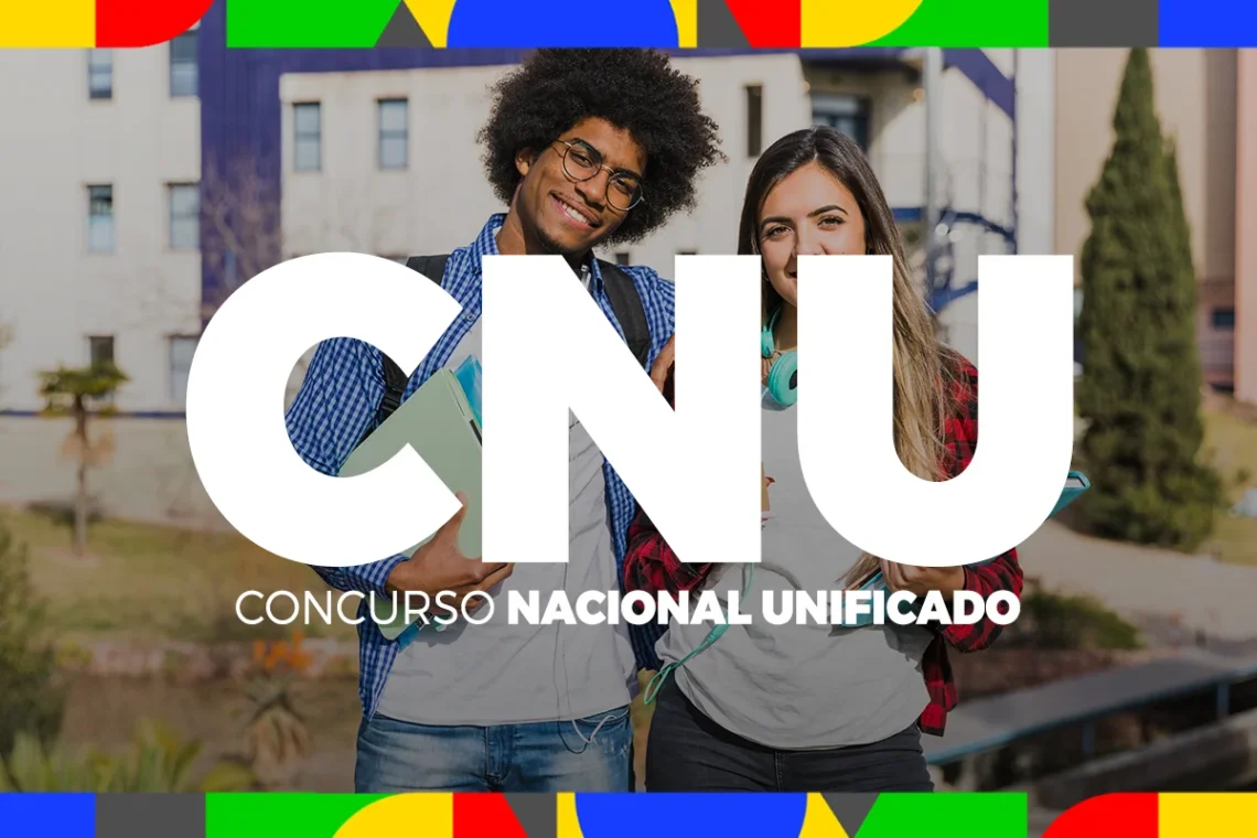 Imagem promocional do Concurso Nacional Unificado (CNU) 2025 com estudantes sorrindo ao ar livre, em ambiente universitário
