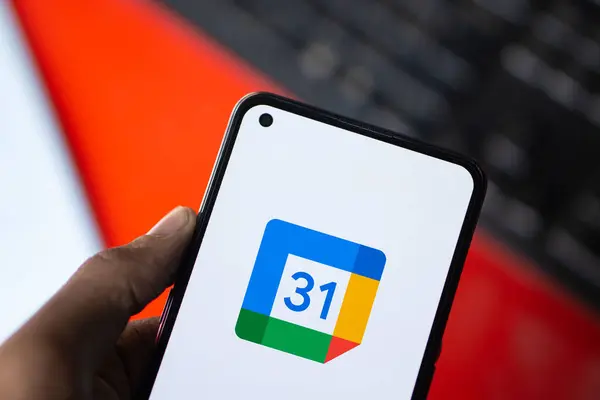 Ícone do aplicativo Google Agenda exibido na tela de um smartphone