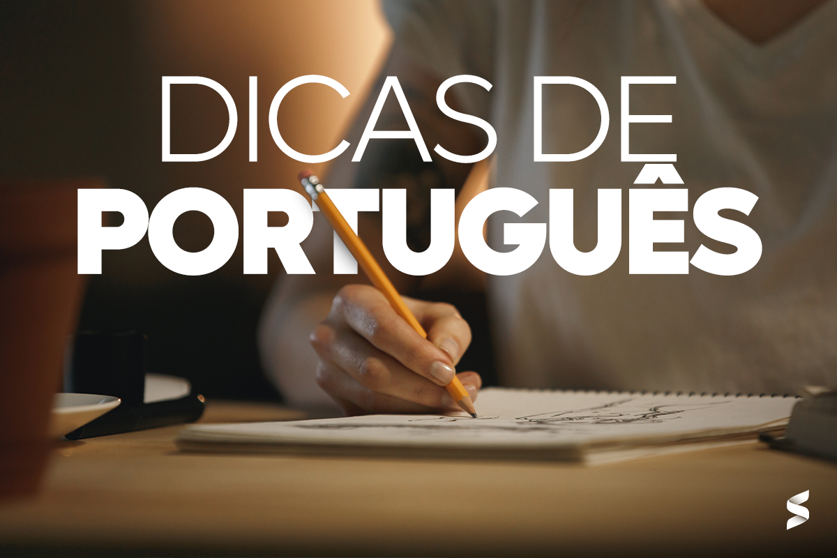 Imagem com fundo desfocado mostrando a palavra "DICAS DE PORTUGUÊS", com uma pessoa desenhando em um caderno, com um lápis na mão.