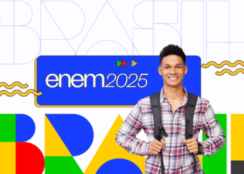 Estudante sorrindo com mochila, em frente ao logo do ENEM 2025, representando o prazo final para inscrição.