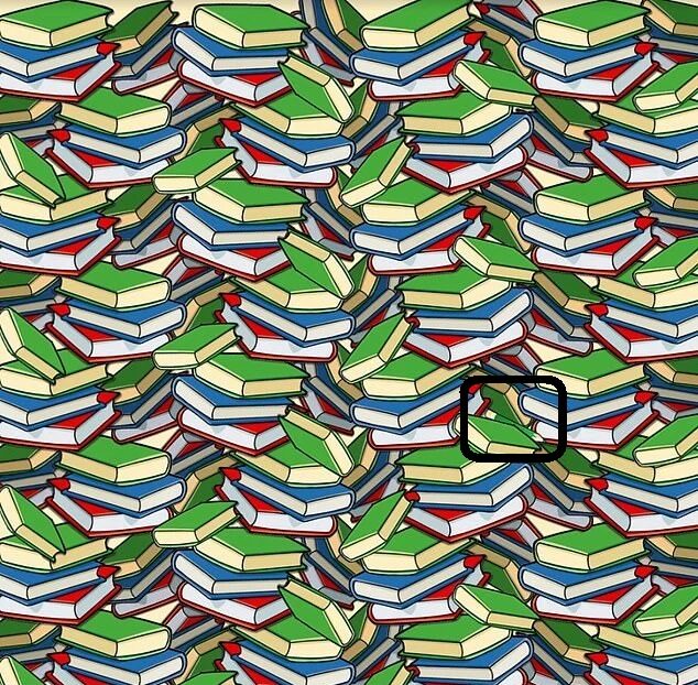 Solução do teste de QI com vários livros empilhados e um lápis camuflado entre eles, em desafio de ilusão de ótica.