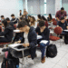 Estudantes realizando a prova do Encceja, simbolizando o momento do exame em 2025.