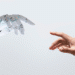 Mão de robô futurista se aproximando da mão de uma pessoa, simbolizando a interação entre humanos e inteligência artificial