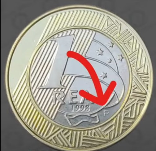 Moeda de 1 real de 1998 com destaque para a letra P abaixo do valor