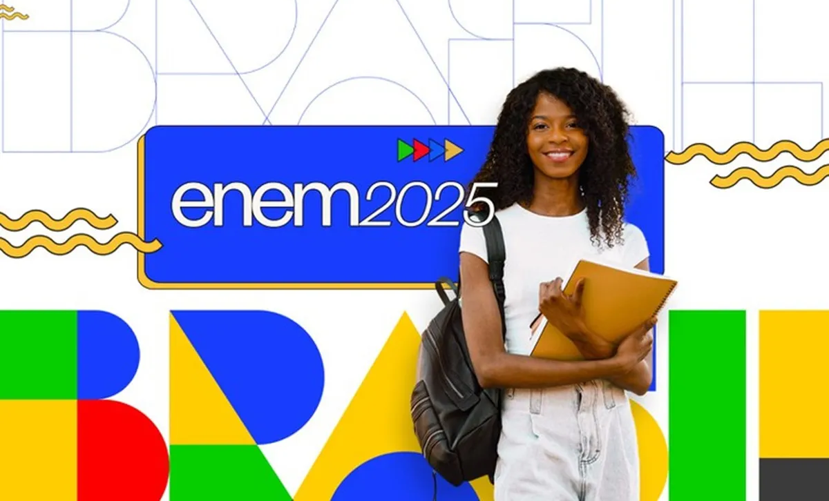 Jovem com mochila e caderno, representando a Cartilha do Enem 2024.