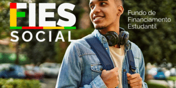 Imagem promocional do FIES 2025 mostrando jovem sorrindo com mochila, representando a vitória na seleção do financiamento estudantil.