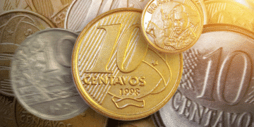 Montagem com moedas de 10 centavos do Brasil, incluindo modelo raro de 1998 em destaque