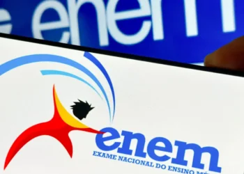 Logo do ENEM em dispositivo móvel, com fundo azul e a figura estilizada de uma pessoa.