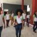 Grupo de jovens sorrindo em frente ao Instituto Federal do Amapá (IFAP), com destaque para o curso técnico de Defesa Civil.