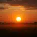 Imagem do nascer do sol. Nasceres do sol: como referir-se ao plural de amanheceres e suas dúvidas gramaticais.