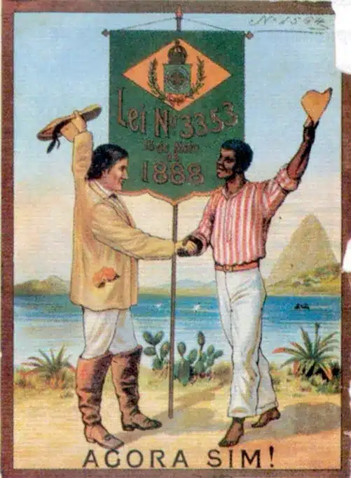Cartaz histórico da abolição da escravatura, mostrando dois homens apertando as mãos diante de uma bandeira com a Lei Áurea de 1888.
