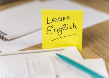 Imagem chamando para aprender inglês afim de evitar erros comuns de ortografia ao escrever algumas palavras em inglês.