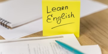 Imagem chamando para aprender inglês afim de evitar erros comuns de ortografia ao escrever algumas palavras em inglês.