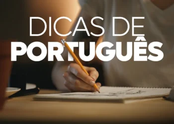 Pessoa escrevendo com lápis em caderno com texto dicas de português da palavra festão.