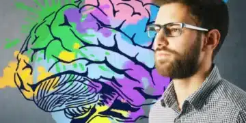 Imagem ilustrando a relação entre habilidades cognitivas e o desenvolvimento pessoal, com cérebro colorido ao fundo