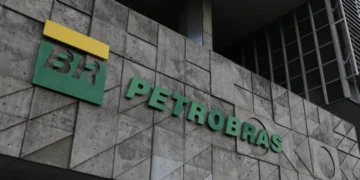Logo da Petrobras em prédio do Instituto Federal de Pernambuco (IFPE) - Curso técnico gratuito em parceria